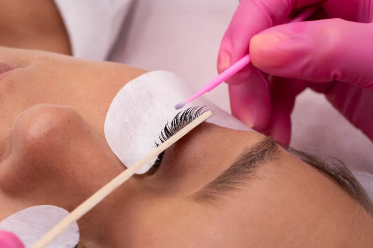 The Guide to Getting Your Eyelash Extensions